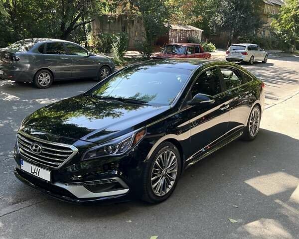 Черный Хендай Соната, объемом двигателя 2 л и пробегом 255 тыс. км за 10150 $, фото 1 на Automoto.ua