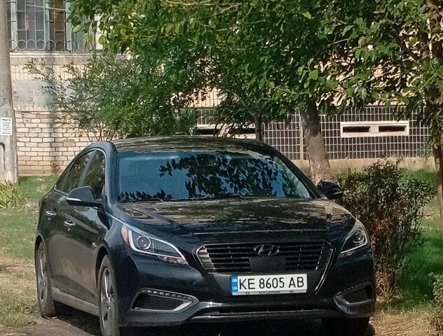 Черный Хендай Соната, объемом двигателя 2 л и пробегом 290 тыс. км за 9000 $, фото 1 на Automoto.ua