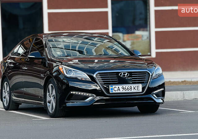 Черный Хендай Соната, объемом двигателя 2 л и пробегом 120 тыс. км за 17199 $, фото 1 на Automoto.ua