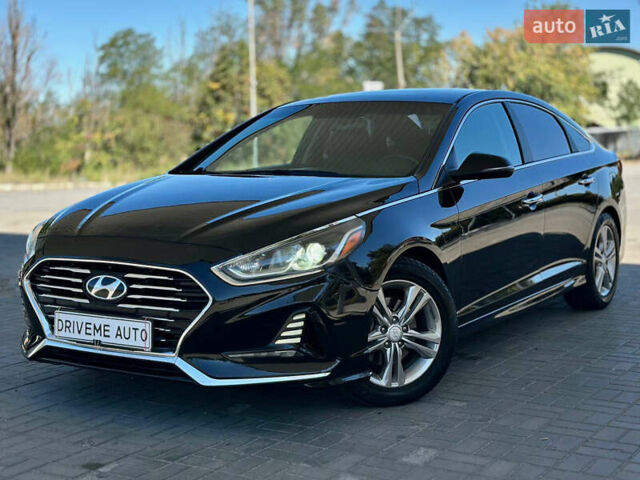 Чорний Хендай Соната, об'ємом двигуна 2.4 л та пробігом 173 тис. км за 11899 $, фото 1 на Automoto.ua