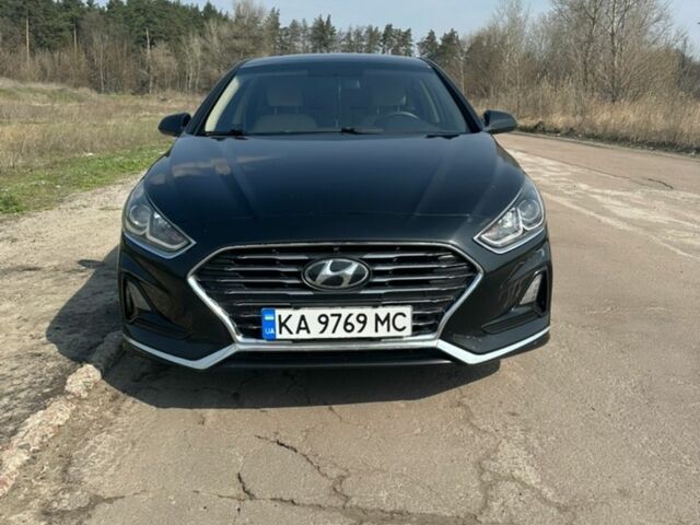 Черный Хендай Соната, объемом двигателя 2.36 л и пробегом 211 тыс. км за 9500 $, фото 1 на Automoto.ua