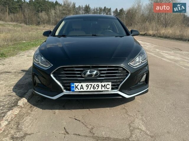 Черный Хендай Соната, объемом двигателя 2.36 л и пробегом 199 тыс. км за 10500 $, фото 1 на Automoto.ua