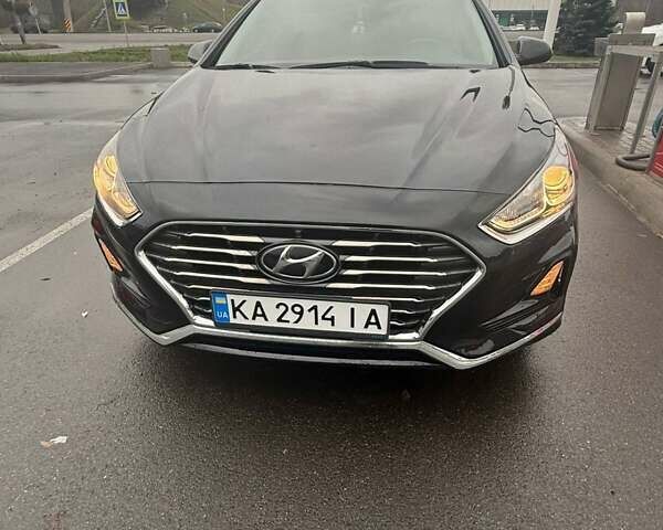 Черный Хендай Соната, объемом двигателя 2.36 л и пробегом 81 тыс. км за 12600 $, фото 1 на Automoto.ua