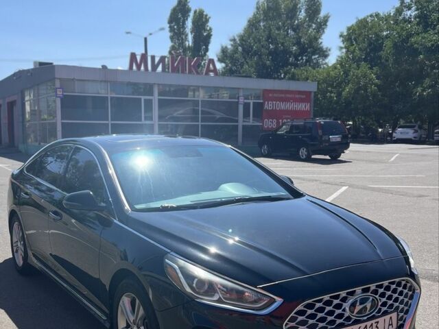 Чорний Хендай Соната, об'ємом двигуна 2.4 л та пробігом 137 тис. км за 14000 $, фото 1 на Automoto.ua
