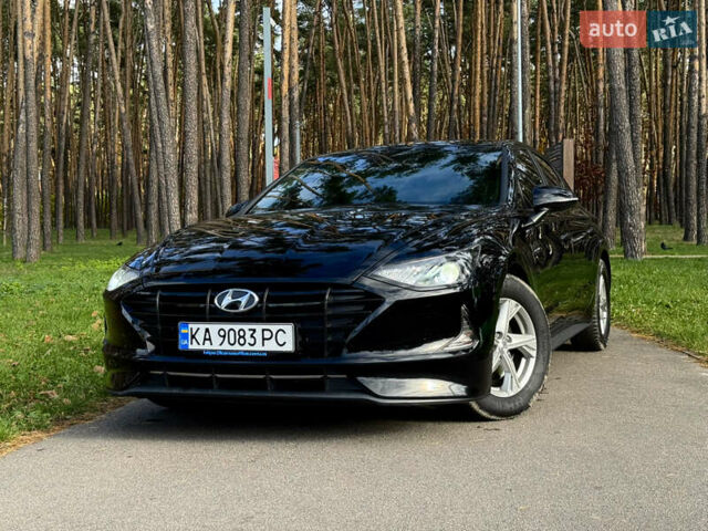 Черный Хендай Соната, объемом двигателя 2 л и пробегом 175 тыс. км за 18990 $, фото 1 на Automoto.ua