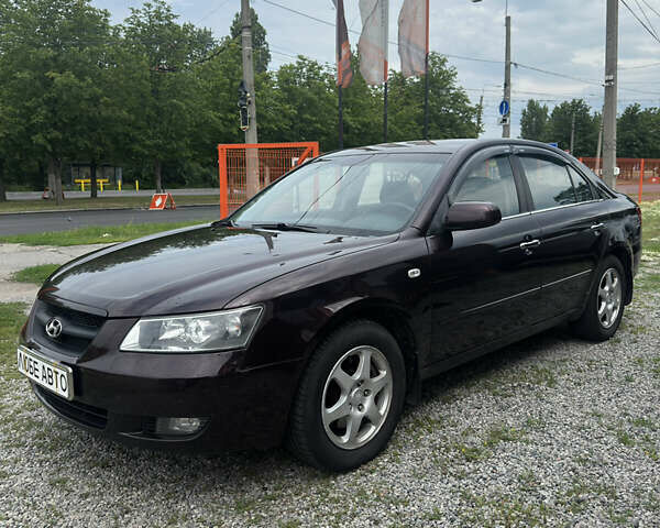 Фиолетовый Хендай Соната, объемом двигателя 2 л и пробегом 224 тыс. км за 5300 $, фото 1 на Automoto.ua