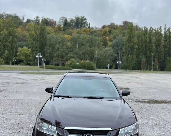 Фіолетовий Хендай Соната, об'ємом двигуна 2 л та пробігом 270 тис. км за 5900 $, фото 1 на Automoto.ua