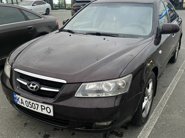 Хендай Соната 2006 у Броварах на Automoto.ua Коричневий Хендай Соната, об'ємом двигуна 2.4 л та пробігом 300 тис. км за 3600 $, фото 1 на Automoto.ua