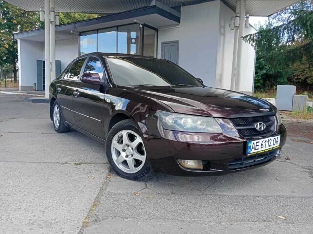 Коричневый Хендай Соната, объемом двигателя 2.4 л и пробегом 200 тыс. км за 4750 $, фото 1 на Automoto.ua