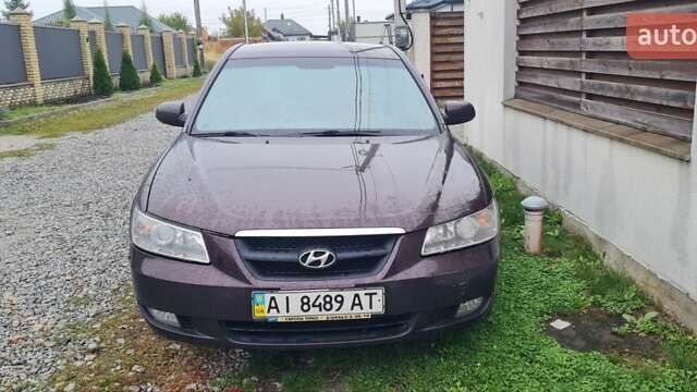 Коричневий Хендай Соната, об'ємом двигуна 2.4 л та пробігом 135 тис. км за 6000 $, фото 1 на Automoto.ua