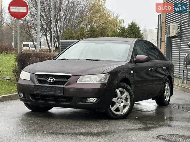 Коричневый Хендай Соната, объемом двигателя 2 л и пробегом 243 тыс. км за 5950 $, фото 1 на Automoto.ua