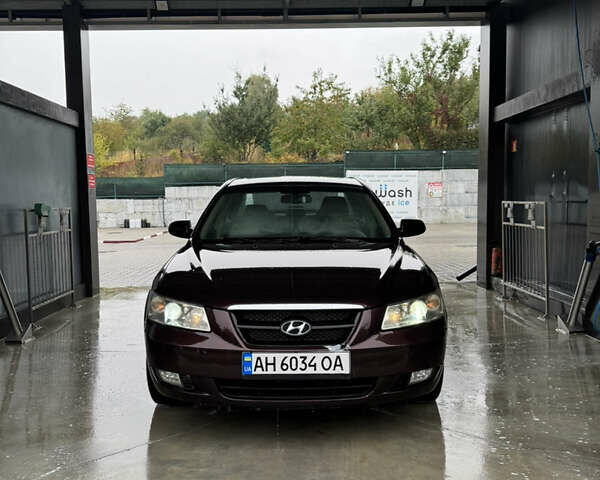 Красный Хендай Соната, объемом двигателя 3.34 л и пробегом 256 тыс. км за 5000 $, фото 1 на Automoto.ua