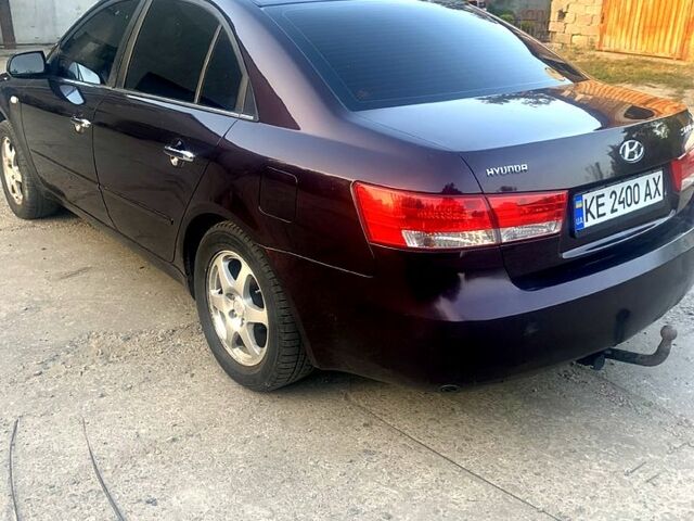 Червоний Хендай Соната, об'ємом двигуна 2.4 л та пробігом 300 тис. км за 2400 $, фото 1 на Automoto.ua