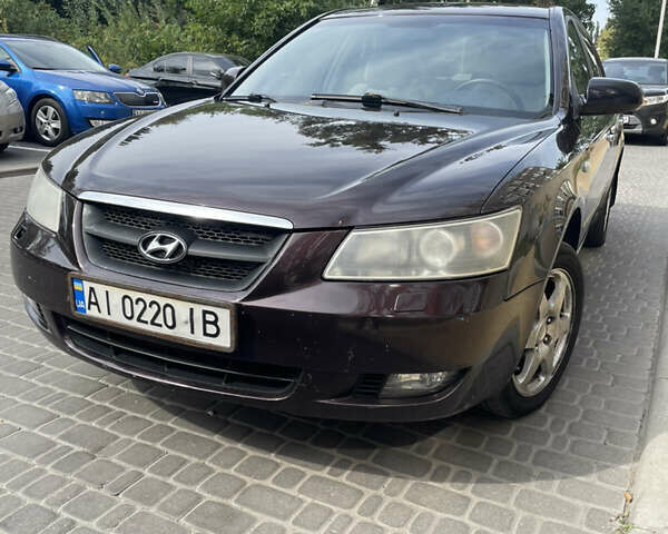 Красный Хендай Соната, объемом двигателя 2.36 л и пробегом 344 тыс. км за 5650 $, фото 1 на Automoto.ua