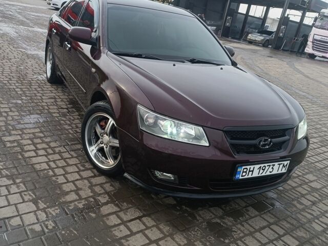 Червоний Хендай Соната, об'ємом двигуна 2.4 л та пробігом 302 тис. км за 6000 $, фото 1 на Automoto.ua