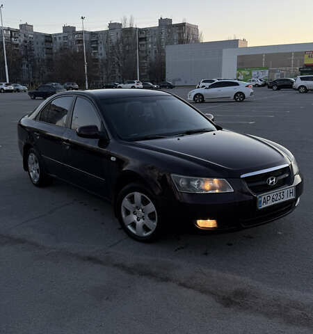 Червоний Хендай Соната, об'ємом двигуна 2 л та пробігом 225 тис. км за 5000 $, фото 1 на Automoto.ua