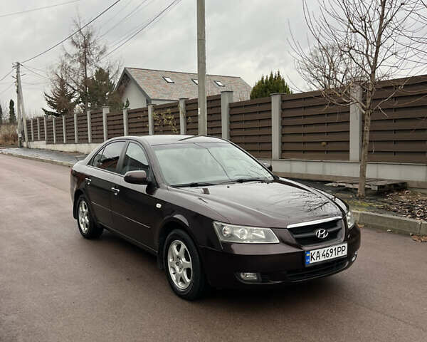 Красный Хендай Соната, объемом двигателя 2 л и пробегом 348 тыс. км за 6800 $, фото 1 на Automoto.ua