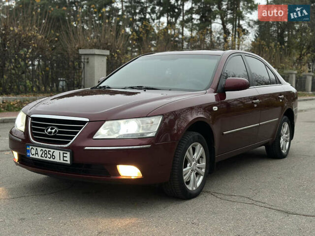 Красный Хендай Соната, объемом двигателя 2 л и пробегом 240 тыс. км за 5300 $, фото 1 на Automoto.ua