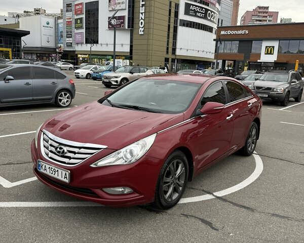 Червоний Хендай Соната, об'ємом двигуна 2.36 л та пробігом 189 тис. км за 8699 $, фото 1 на Automoto.ua