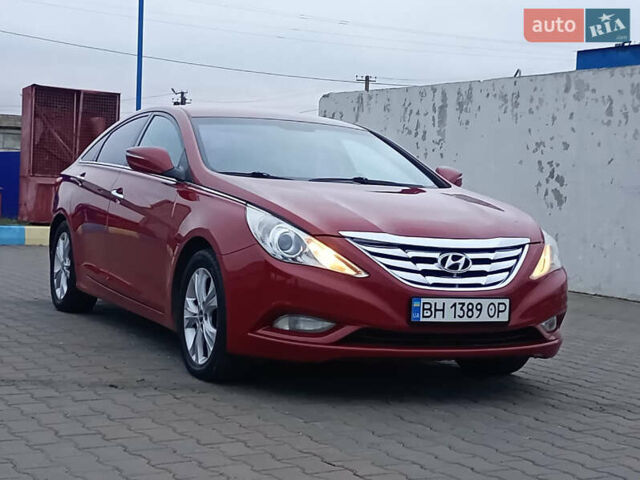 Красный Хендай Соната, объемом двигателя 2.4 л и пробегом 187 тыс. км за 8200 $, фото 1 на Automoto.ua