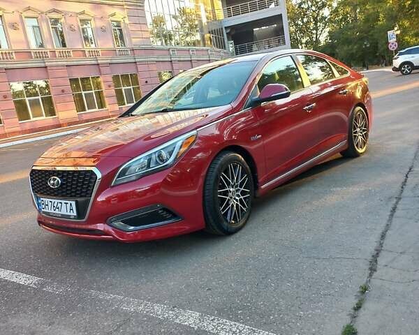 Красный Хендай Соната, объемом двигателя 2 л и пробегом 121 тыс. км за 14000 $, фото 1 на Automoto.ua