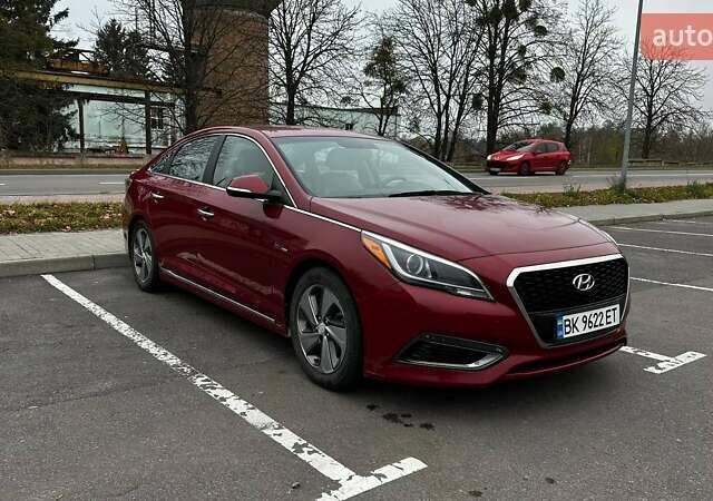 Красный Хендай Соната, объемом двигателя 2 л и пробегом 148 тыс. км за 13500 $, фото 1 на Automoto.ua