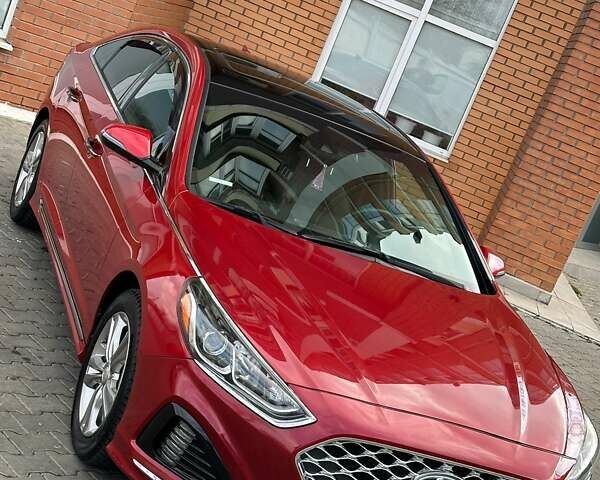 Красный Хендай Соната, объемом двигателя 2.4 л и пробегом 77 тыс. км за 13999 $, фото 1 на Automoto.ua