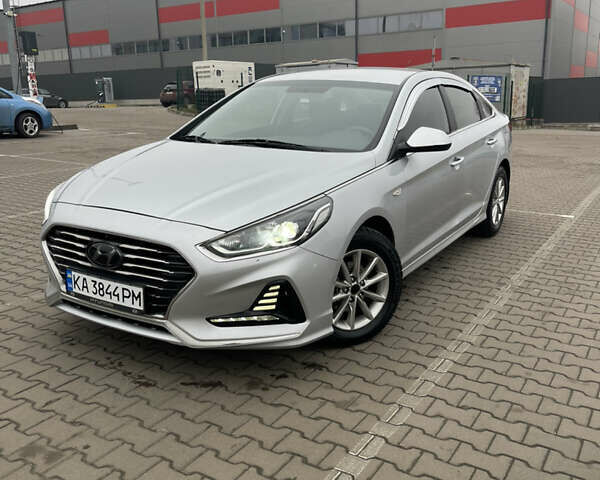 Хендай Соната, объемом двигателя 2 л и пробегом 288 тыс. км за 10800 $, фото 1 на Automoto.ua