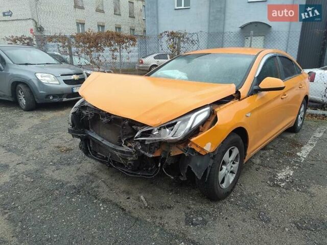 Желтый Хендай Соната, объемом двигателя 2 л и пробегом 250 тыс. км за 3800 $, фото 1 на Automoto.ua