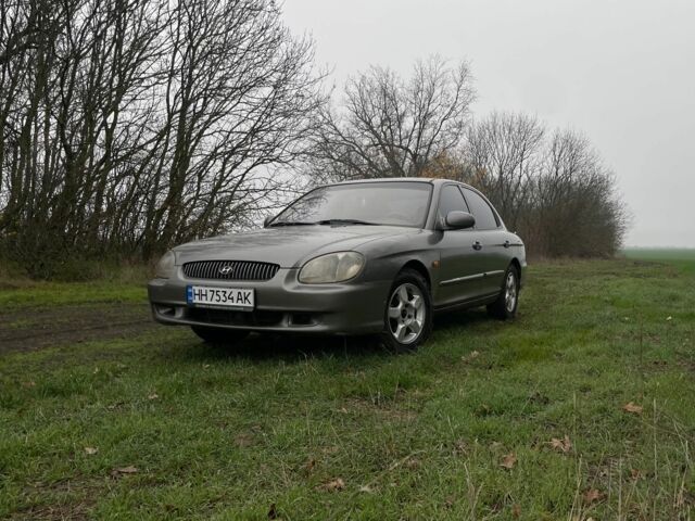 Серый Хендай Соната, объемом двигателя 2 л и пробегом 280 тыс. км за 2900 $, фото 1 на Automoto.ua