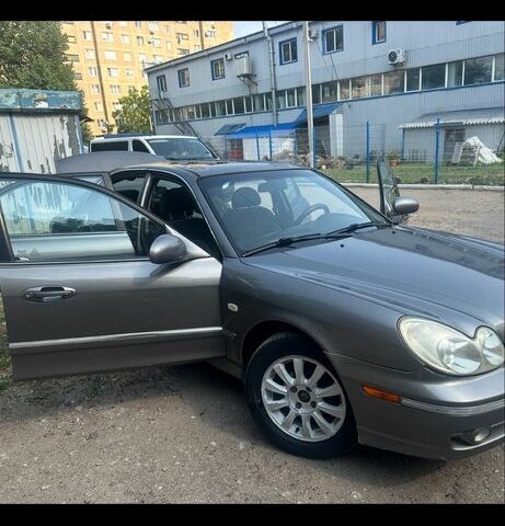 Серый Хендай Соната, объемом двигателя 2.7 л и пробегом 145 тыс. км за 2999 $, фото 1 на Automoto.ua