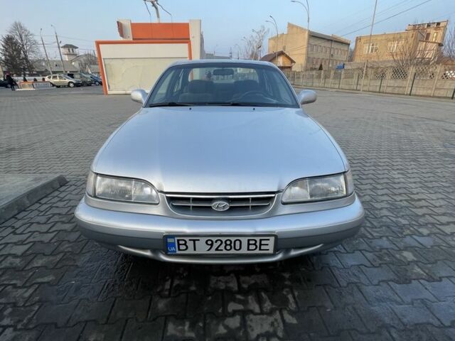 Сірий Хендай Соната, об'ємом двигуна 2 л та пробігом 320 тис. км за 2300 $, фото 1 на Automoto.ua