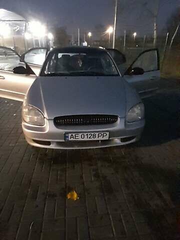 Серый Хендай Соната, объемом двигателя 2 л и пробегом 317 тыс. км за 3100 $, фото 1 на Automoto.ua