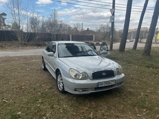 Сірий Хендай Соната, об'ємом двигуна 2 л та пробігом 281 тис. км за 3200 $, фото 1 на Automoto.ua