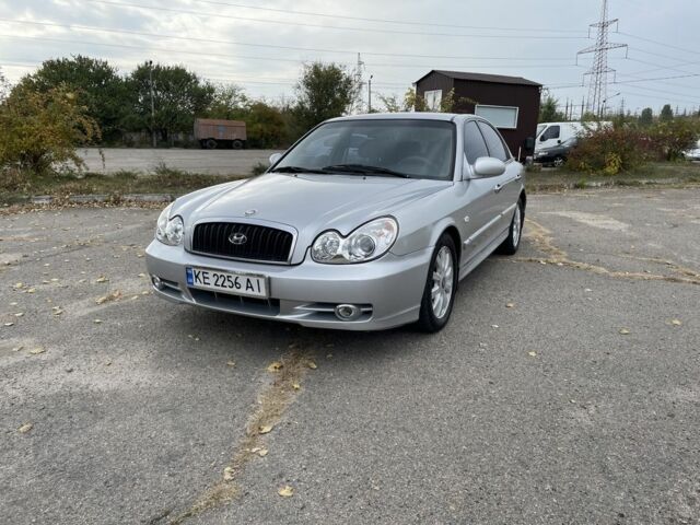 Серый Хендай Соната, объемом двигателя 2 л и пробегом 370 тыс. км за 3000 $, фото 1 на Automoto.ua