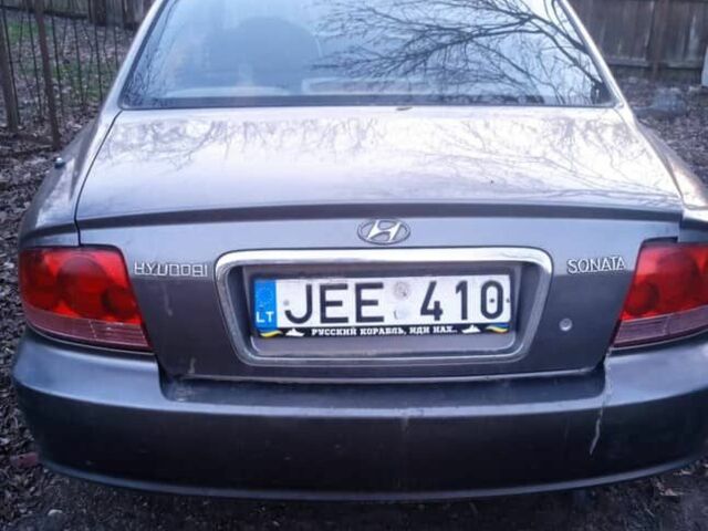 Серый Хендай Соната, объемом двигателя 2 л и пробегом 200 тыс. км за 850 $, фото 1 на Automoto.ua