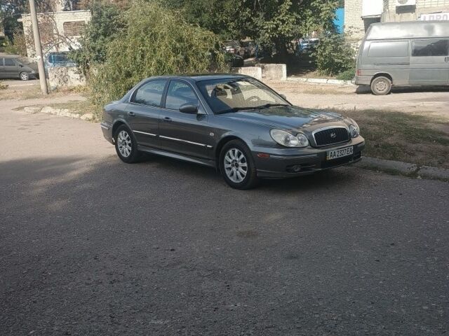 Сірий Хендай Соната, об'ємом двигуна 2.7 л та пробігом 140 тис. км за 3500 $, фото 1 на Automoto.ua
