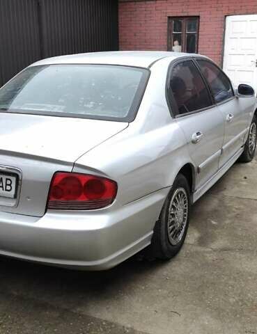 Серый Хендай Соната, объемом двигателя 2 л и пробегом 260 тыс. км за 3250 $, фото 1 на Automoto.ua