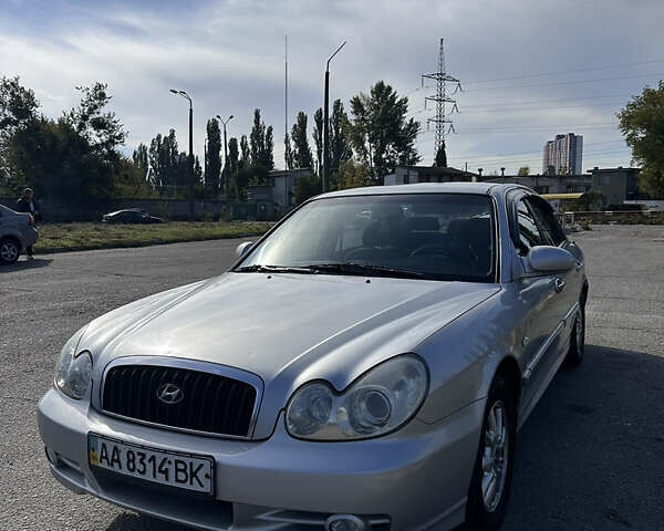 Серый Хендай Соната, объемом двигателя 2 л и пробегом 255 тыс. км за 3350 $, фото 1 на Automoto.ua