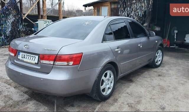 Серый Хендай Соната, объемом двигателя 2.4 л и пробегом 290 тыс. км за 5000 $, фото 1 на Automoto.ua