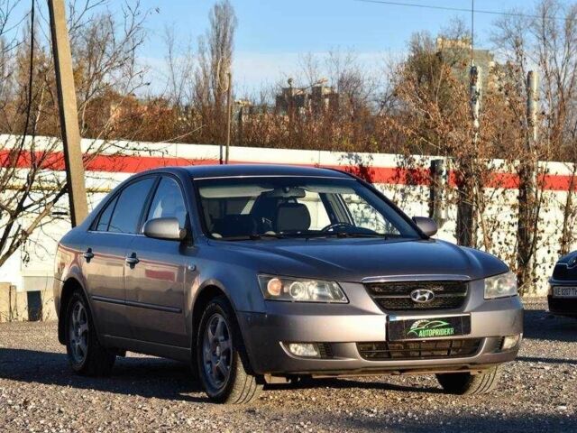 Серый Хендай Соната, объемом двигателя 2.4 л и пробегом 280 тыс. км за 5299 $, фото 1 на Automoto.ua