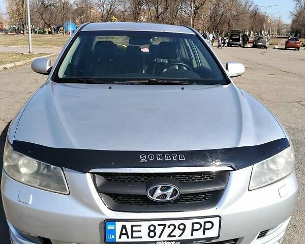 Серый Хендай Соната, объемом двигателя 1.99 л и пробегом 260 тыс. км за 6000 $, фото 1 на Automoto.ua