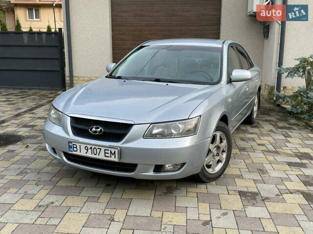 Хендай Соната 2006 у Тячеве на Automoto.ua Сірий Хендай Соната, об'ємом двигуна 2.36 л та пробігом 258 тис. км за 5500 $, фото 1 на Automoto.ua