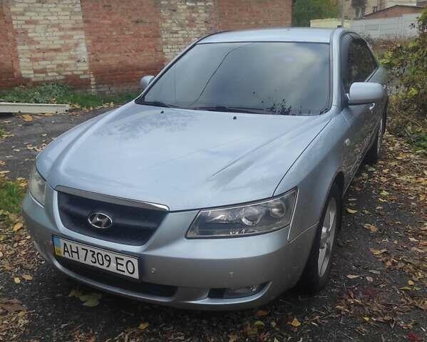 Сірий Хендай Соната, об'ємом двигуна 2 л та пробігом 253 тис. км за 7250 $, фото 1 на Automoto.ua