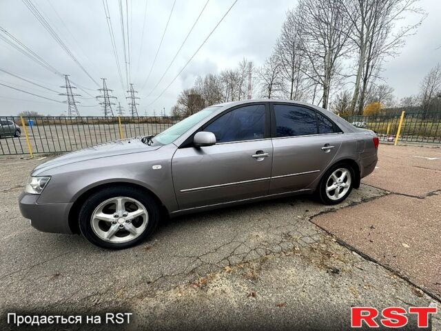 Серый Хендай Соната, объемом двигателя 2.4 л и пробегом 192 тыс. км за 6000 $, фото 1 на Automoto.ua