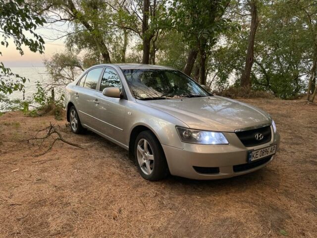 Сірий Хендай Соната, об'ємом двигуна 2 л та пробігом 340 тис. км за 3200 $, фото 1 на Automoto.ua