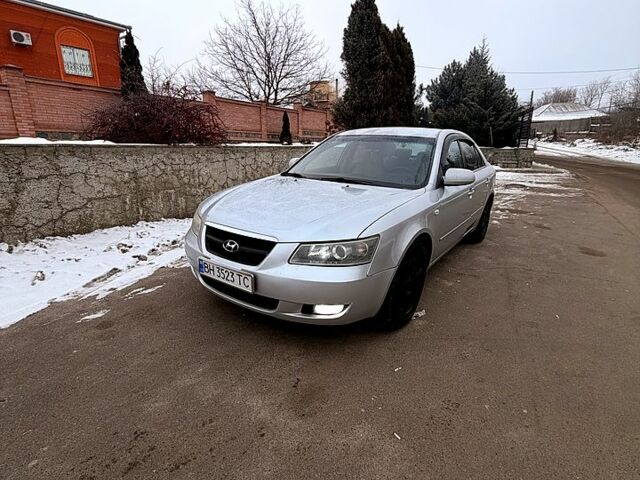 Серый Хендай Соната, объемом двигателя 2 л и пробегом 26000 тыс. км за 5499 $, фото 1 на Automoto.ua