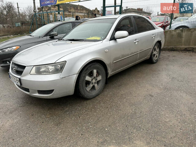Серый Хендай Соната, объемом двигателя 1.99 л и пробегом 260 тыс. км за 4199 $, фото 1 на Automoto.ua