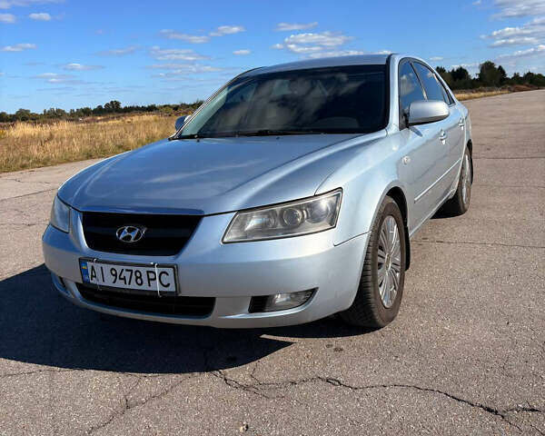 Сірий Хендай Соната, об'ємом двигуна 2.36 л та пробігом 500 тис. км за 6000 $, фото 1 на Automoto.ua