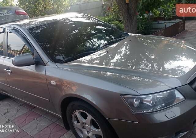 Серый Хендай Соната, объемом двигателя 1.99 л и пробегом 165 тыс. км за 6800 $, фото 1 на Automoto.ua